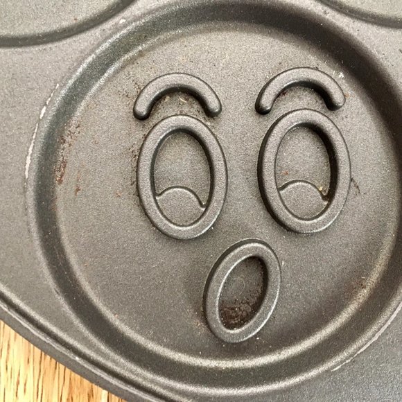 FUN Pancake Pan. Nordic-Ware Happy Face Quality Non-Stick Pan - Picture 4 of 10